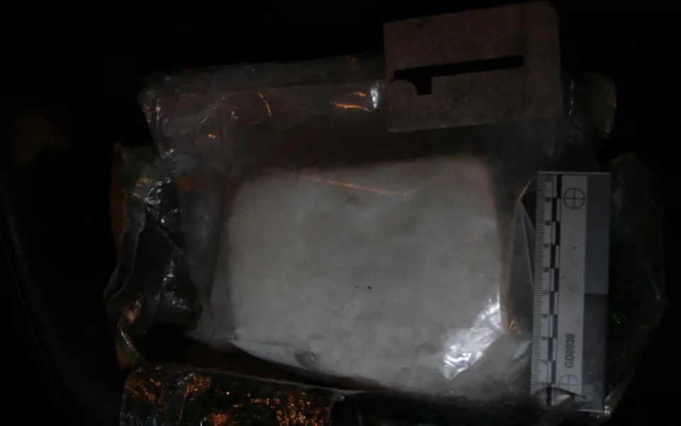 Policie zadržela dva dealery kokainu. U sebe měli téměř 400 gramů drogy