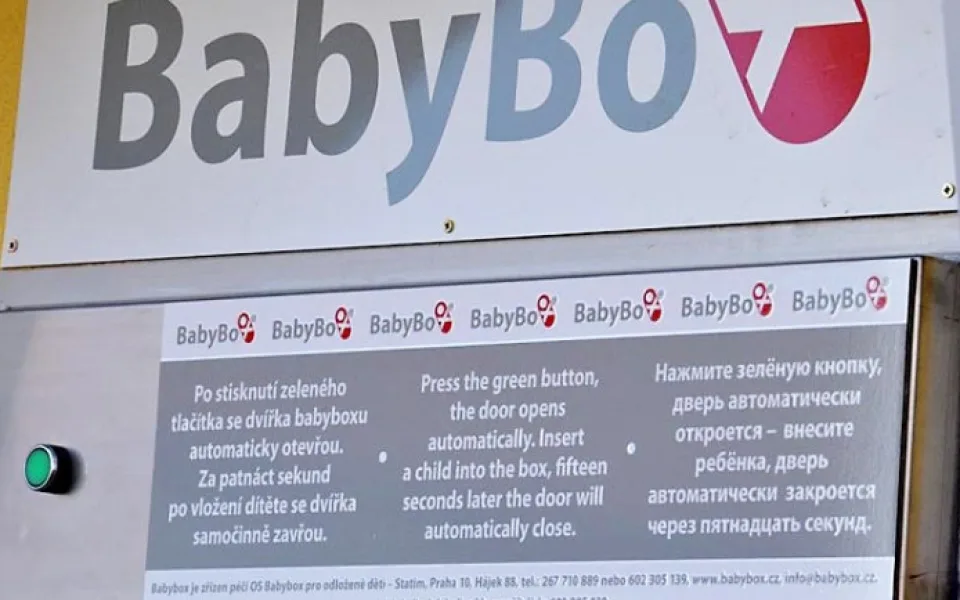 Chlapce našli v píseckém babyboxu podruhé, babička na něj nejspíš nestačila