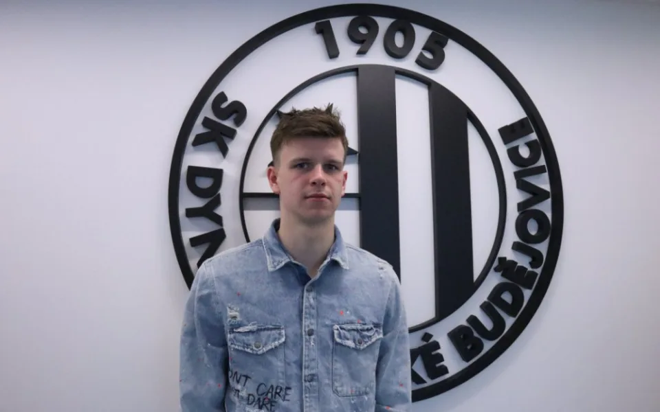Patrik Hellebrand je hráčem Dynama. Podepsal smlouvu na dva a půl roku