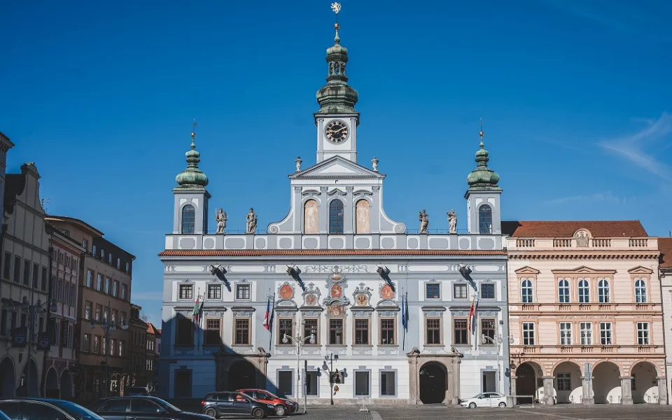 Změny ve vedení budějcké radnice. Kdo má na starosti dopravu či školství?