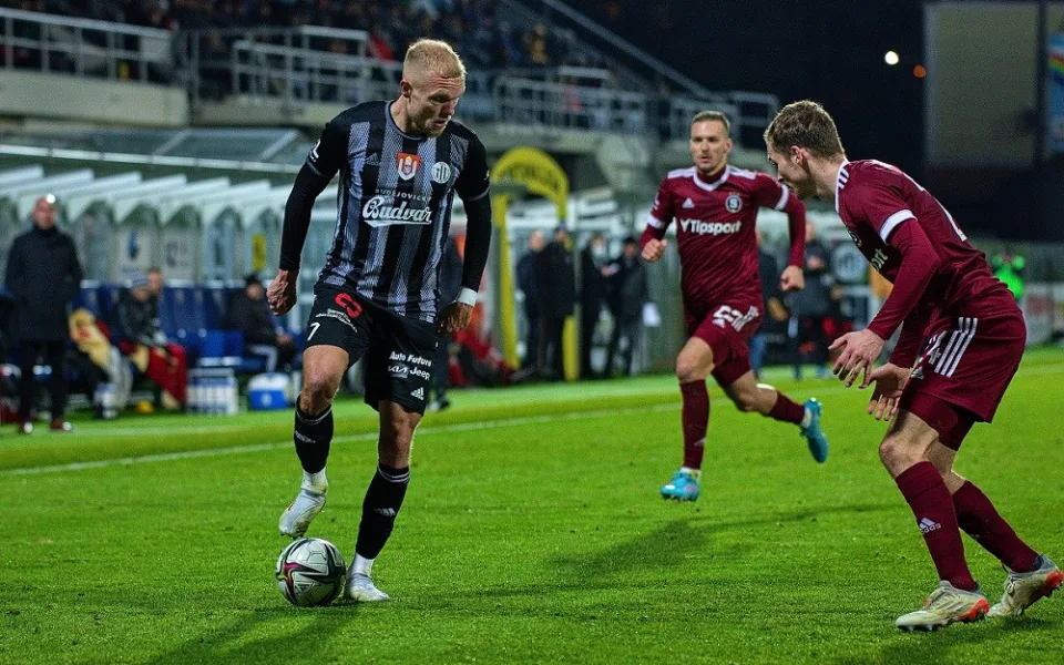 Přijde Dynamo o body? Klub potvrdil platnost smlouvy s van Burenem, vzkázal Tvrdík