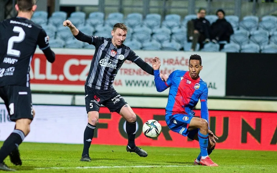 Domácí série vzala za své, Dynamo prohrálo s Plzní