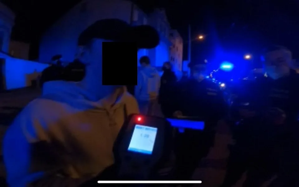 Policie v klubu kontrolovala mladistvé. Pod vlivem alkoholu vstupovali do silnice