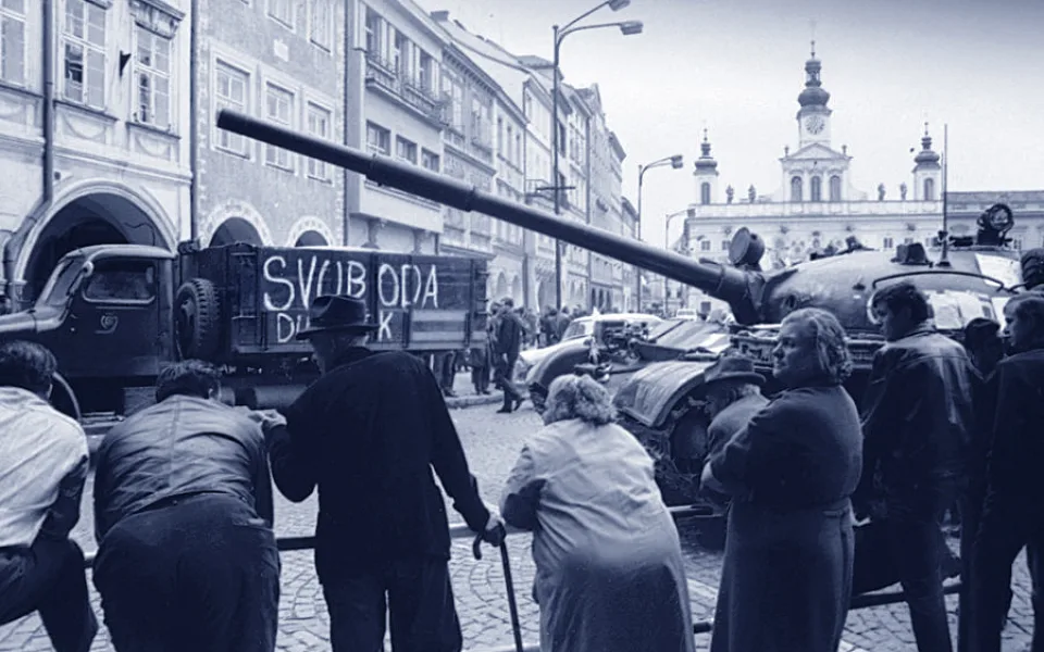 Jihovýchodní kout náměstí dne 22. srpna 1968.