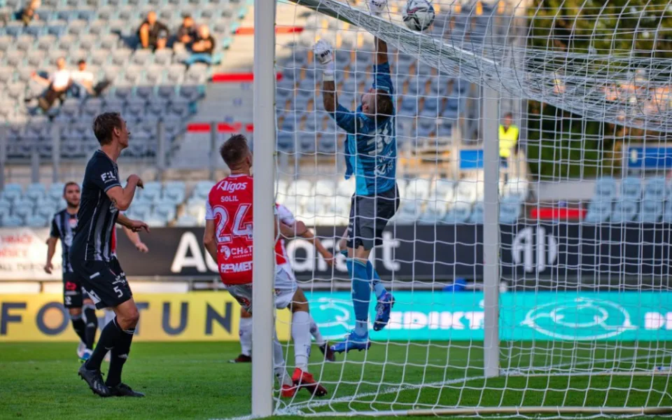 Divoká přestřelka Dynama s Pardubicemi skončila remízou