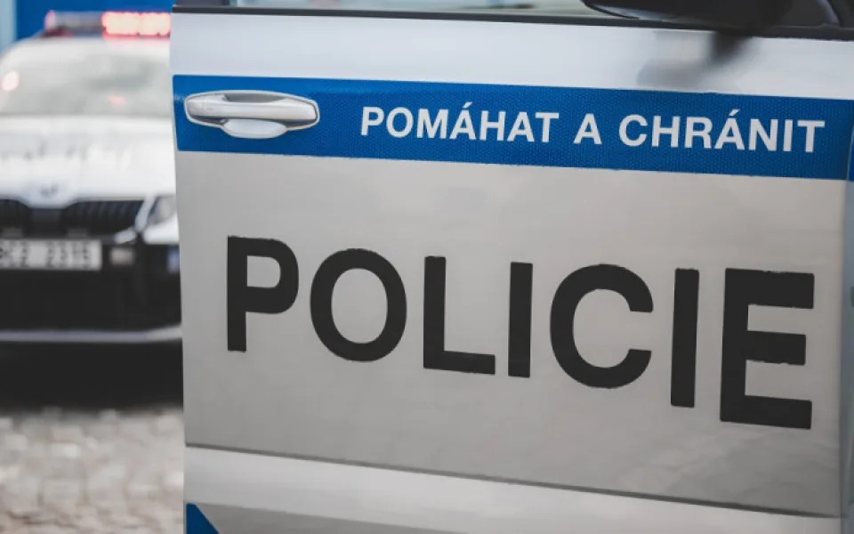 U Češnovic havarovala dodávka. Policie hledá svědky