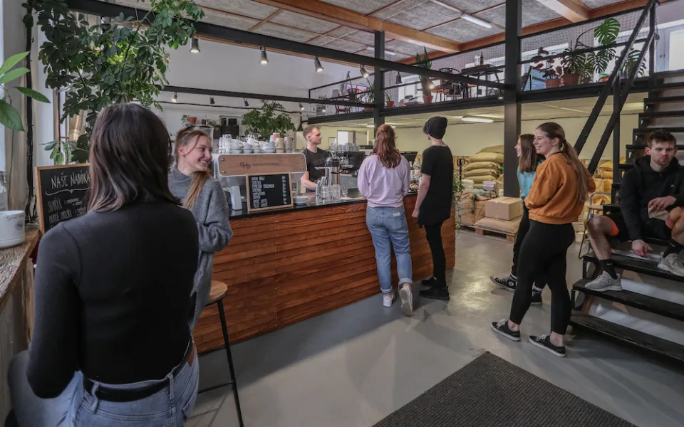 Jsme kávoví holisti. Důležitá je pro nás pří výběru hlavě chuť, říkají majitelé qb coffee roasters