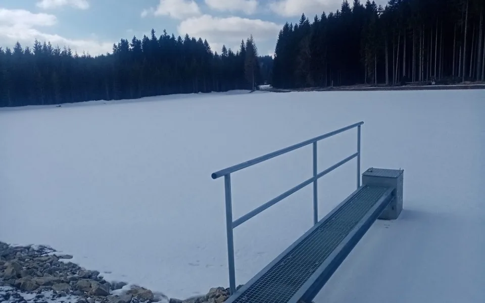 Vojenské lesy vrátily na Šumavu zaniklou plavební nádrž. Před sto lety sloužila k přepravě dřeva