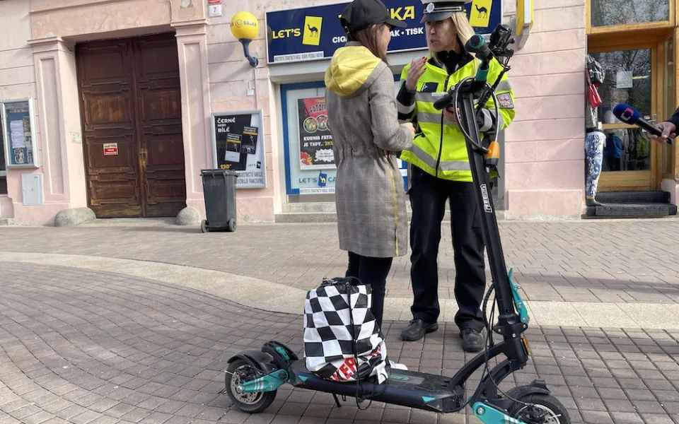 Nehod na koloběžkách přibývá. Policie kontrolovala dodržování pravidel