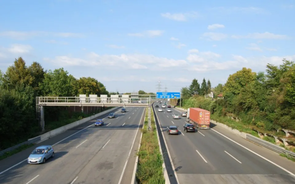 Dálniční známky příští rok zdražovat nebudou, řekl ministr Kupka
