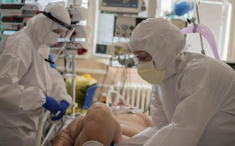 Počet lidí hospitalizovaných kvůli covidu-19 na jihu Čech klesá