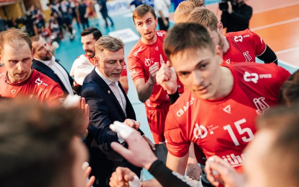 Máme zkušené hráče, které by tato situace neměla vykolejit, říká Dvořák.