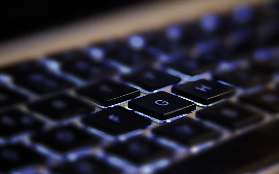 Další ženy naletěli podvodníkovi na internetu. Připravil je o více než 100 tisíc korun