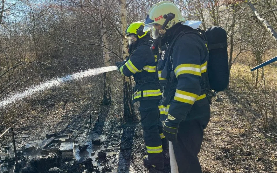 Hasiči museli zasahovat u několik požárů. V Netolické ulici začala hořet kuchyň