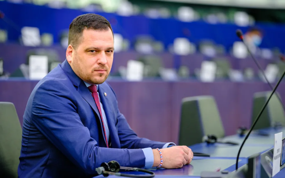 GLOSA: Konečně budeme mít jednotnou nabíječku na telefony a další zařízení