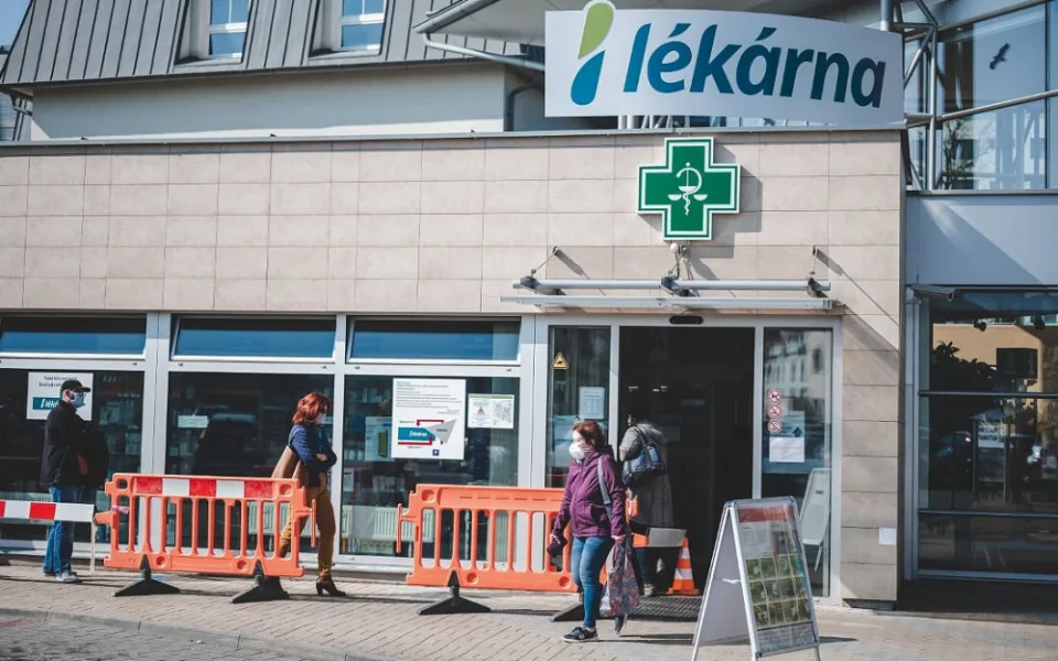 Respirátory ve zdravotnictví skončí nejpozději 11. května, řekl Válek