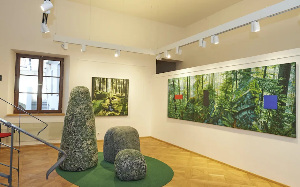 Výstava Silva Artis. Umělci tvoří na společné téma les
