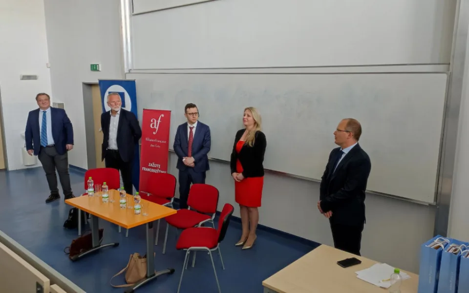 Možné směry evropské spolupráce přiblížila na Filozofické fakultě moderovaná diskuze s odborníky