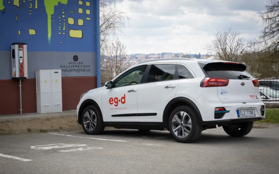 Tam, kde je to možné, se společnost EG.D snaží nahrazovat vozy se spalovacími motory elektromobily