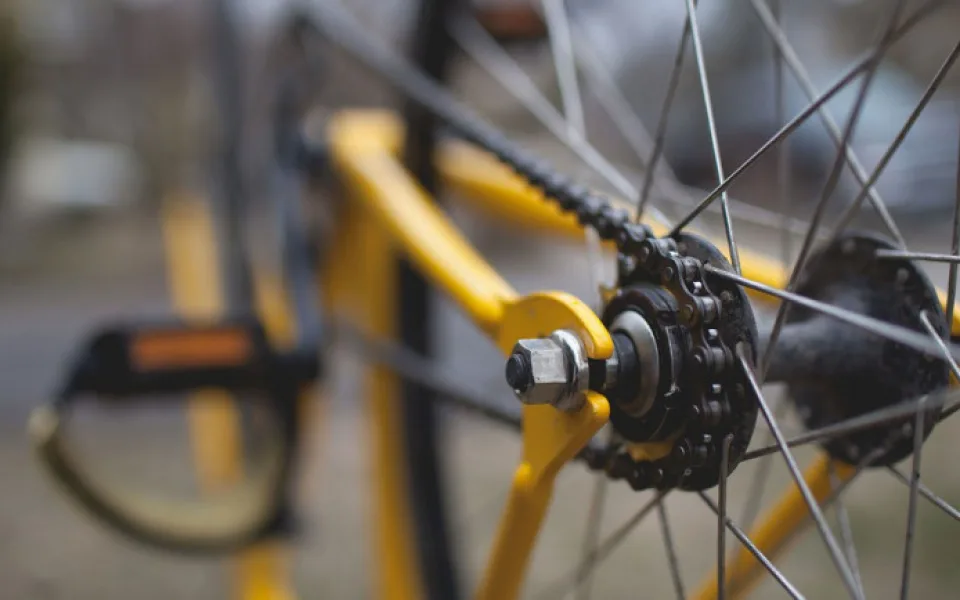 Střetů cyklistů s auty v létě přibývá, nejrizikovější jsou křižovatky