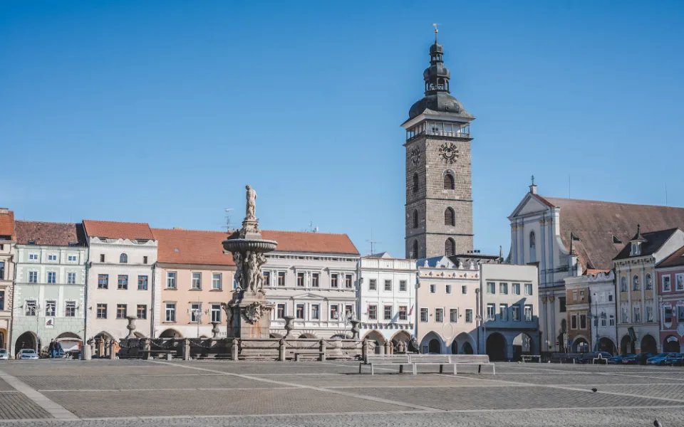 POLITICKÁ KORIDA: Měly by být toalety v restauracích zdarma otevřené pro veřejnost? Odpovídají zastupitelé