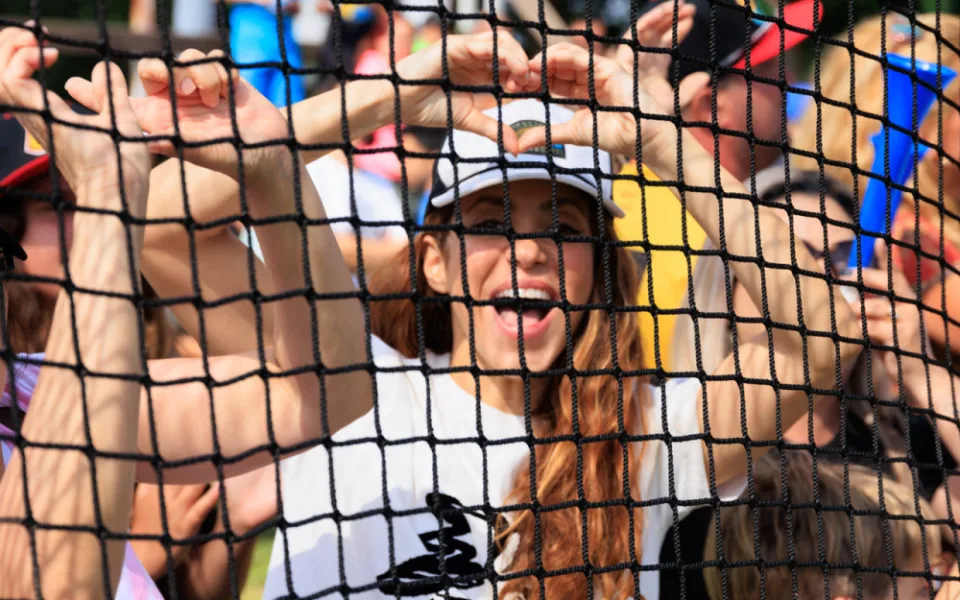 Na Hlubokou dorazili zpěvačka Shakira a Gérard Piqué. Přijeli podpořit syna na baseballový turnaj.