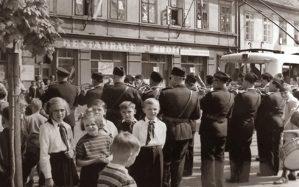 Restaurace U Srdíčka v roe 1957 a kapela Jana Poláka.