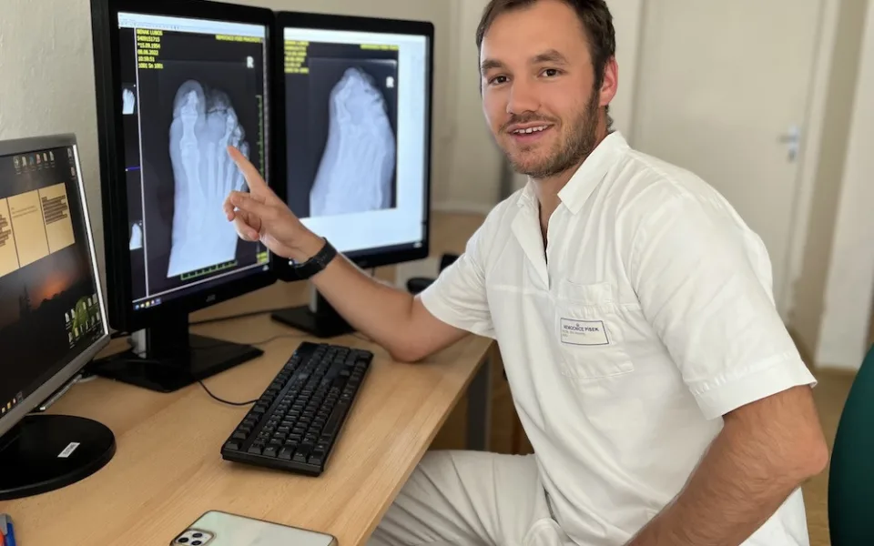 Špičková péče je zejména o lidech, říká mladý lékař písecké nemocnice