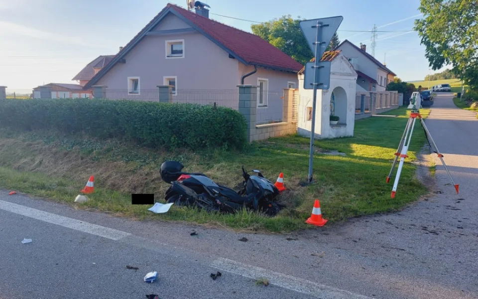 Na jihu Čech zemřel další motorkář. Policie hledá svědky nehody