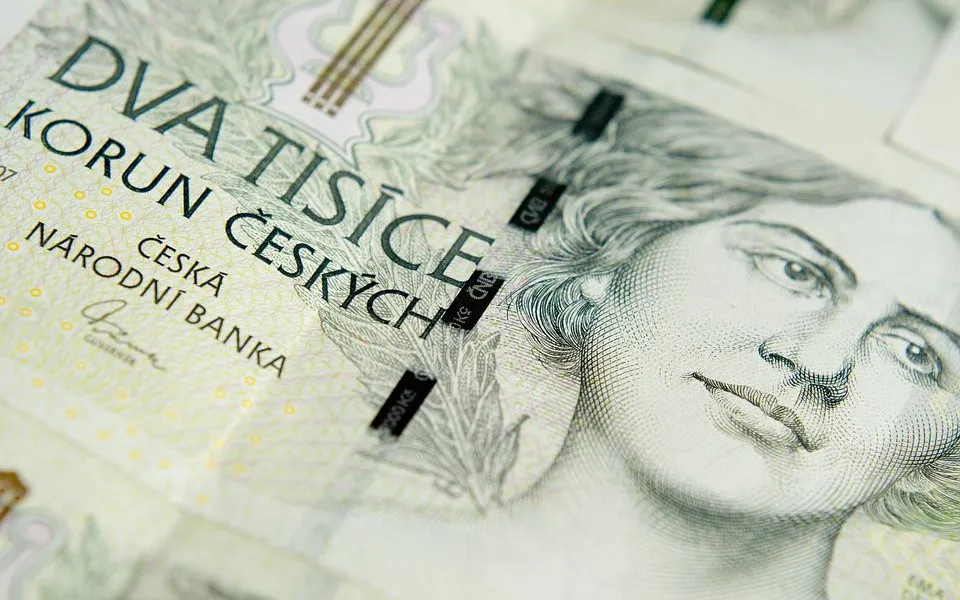 Žena si dopisovala s lékařem na zahraniční misi. Přišla o tři miliony korun
