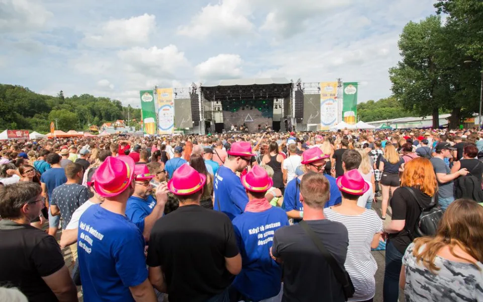 Hudebně-švestkový festival Trnkobraní se vrací a oznamuje kompletní line-up  s kapelami Chinaski, Rybičky 48, Tři sestry a dalšími interprety