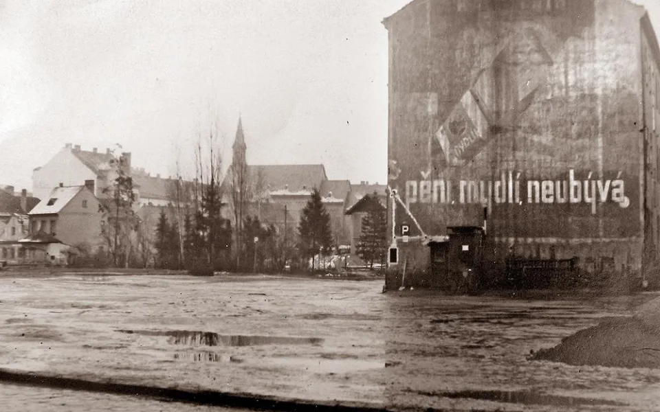 DRBNA HISTORIČKA: Jak vypadalo Senovážné náměstí a jeho okolí?