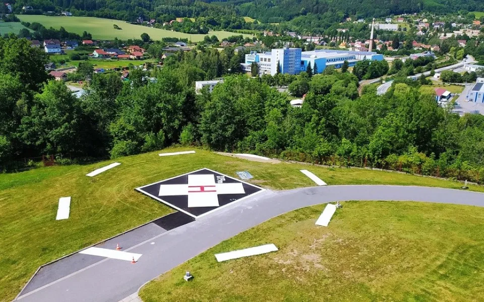 Heliport prachatické nemocnice je větší. Museli jsme vykácet 50 bříz, řekl ředitel nemocnice
