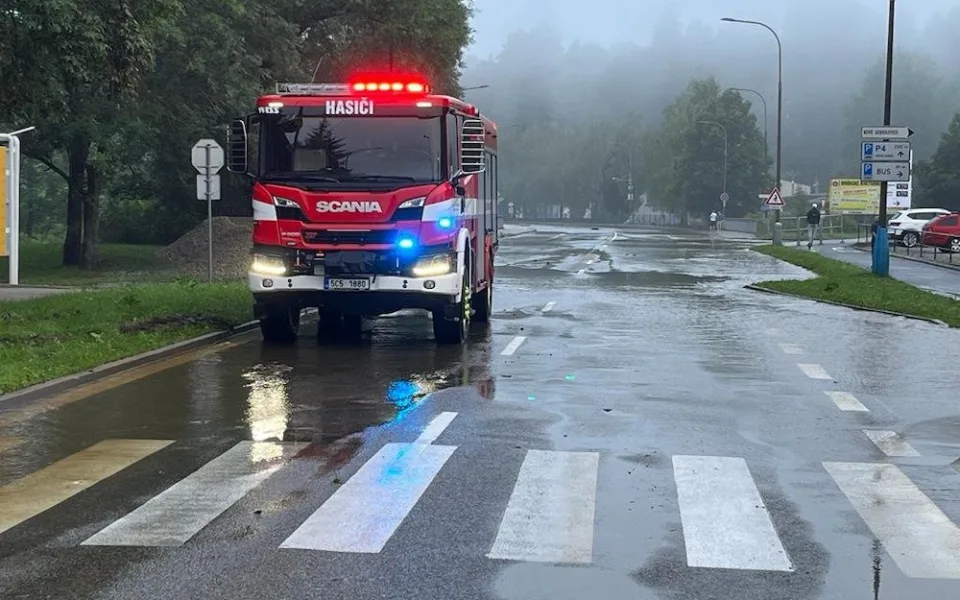 Krumlov zasáhla v noci blesková povodeň, vylila se řeka Polečnice