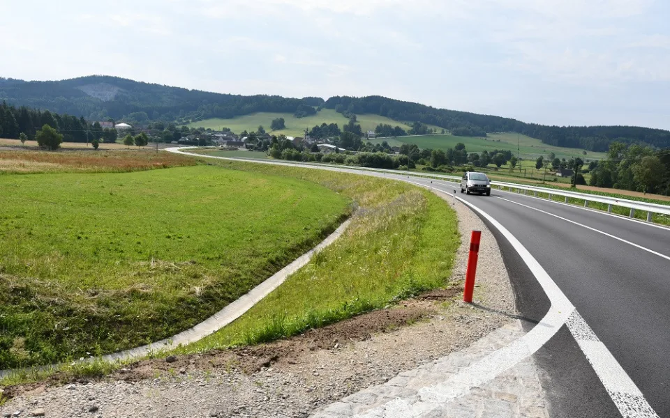Obec Číměř má novou silnici, průjezd je bezpečnější