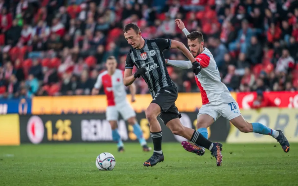 Záložník Matěj Valenta přestupuje z Dynama do Slavie