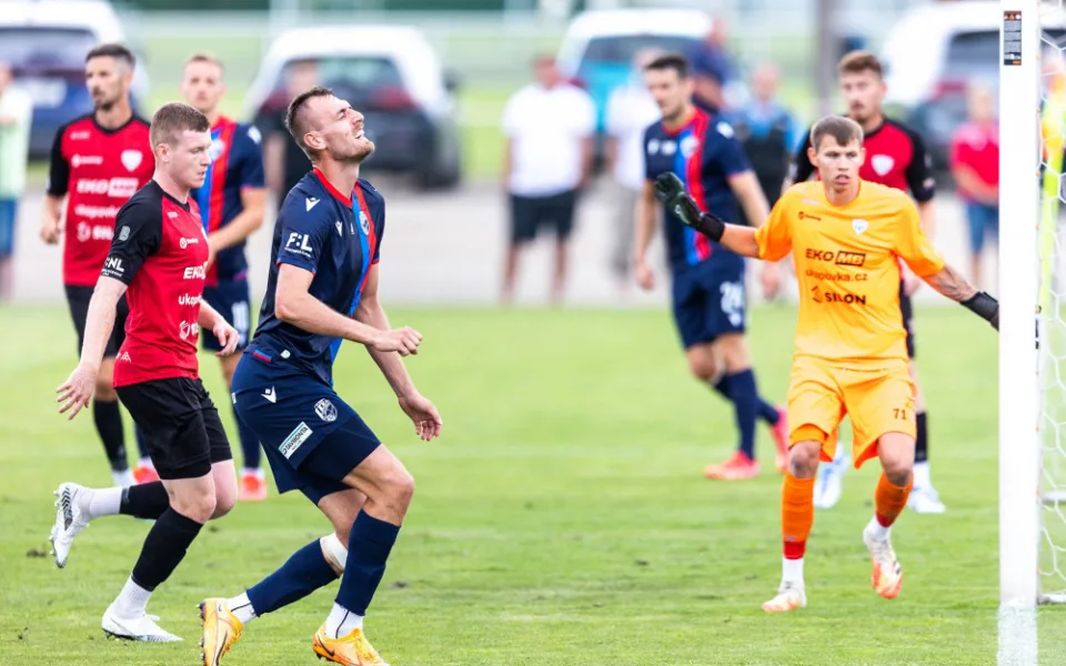 Nová posila Táborska František Kotek (v oranžovém).