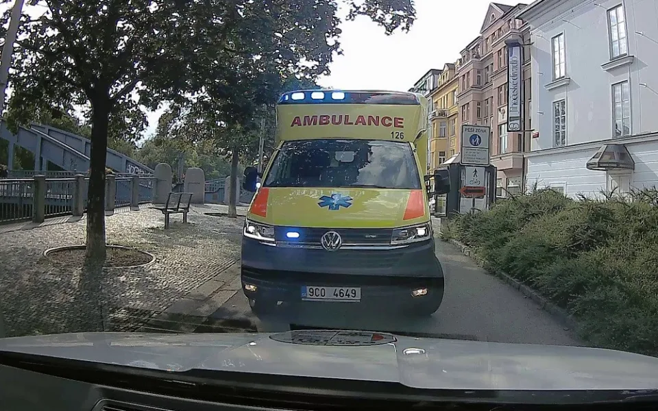 Muž se topil v Malši u budovy Jihočeského divadla.