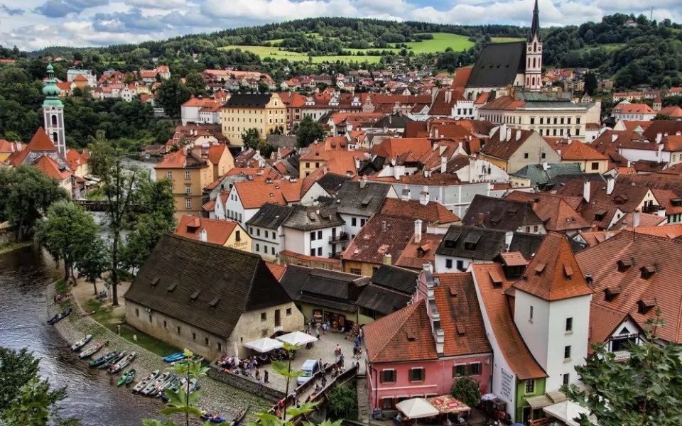 Do Českého Krumlova se vrací turisté a s nimi i kapsáři
