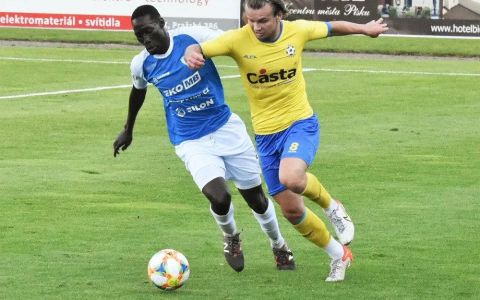 Sy Babacar je hráčem Táborska. Do Česka ho přivedl agent Abdallaha Simy
