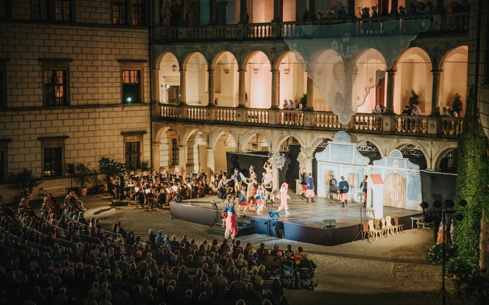 Opera Carmen rozezní nádvoří jindřichohradeckého zámku v sobotu 27. srpna