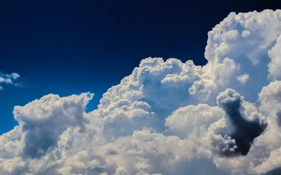 clouds-g8df5c3b9a_1280