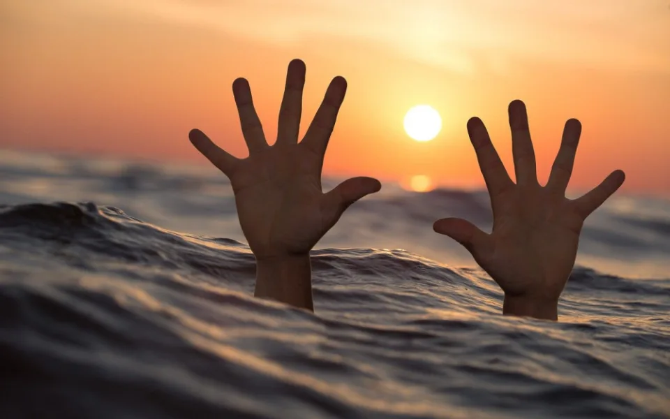 drowning-g5b6969e2e_1280