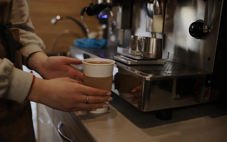 V Česku se průměrně spotřebuje 340 milionů kelímků na kávu ročně