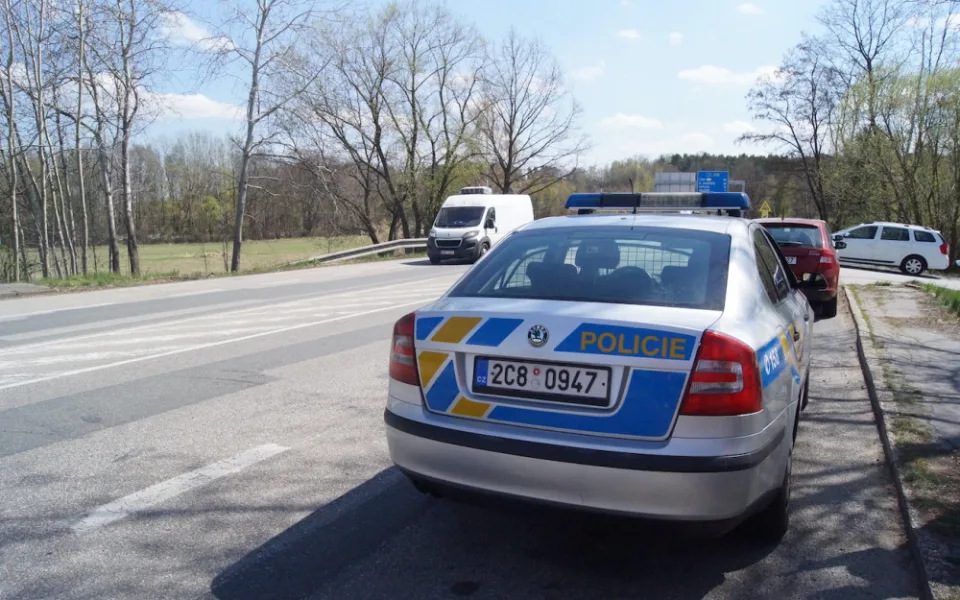 Policisté na konci prázdnin více dohlíží na dopravu. Za víkend řešili přes 400 přestupků