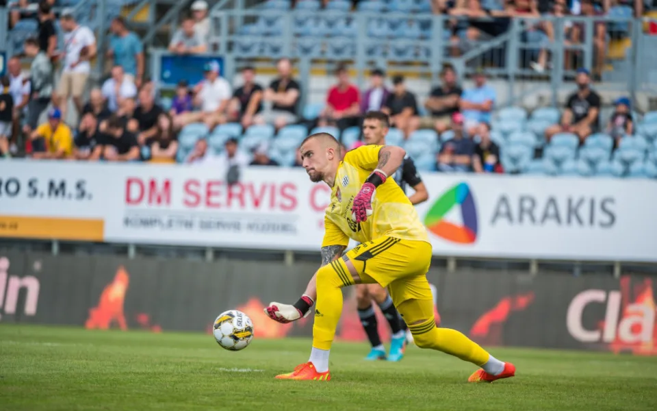 Před rokem bylo všechno jinak. Je to sen, přiznal brankář Dynama Janáček