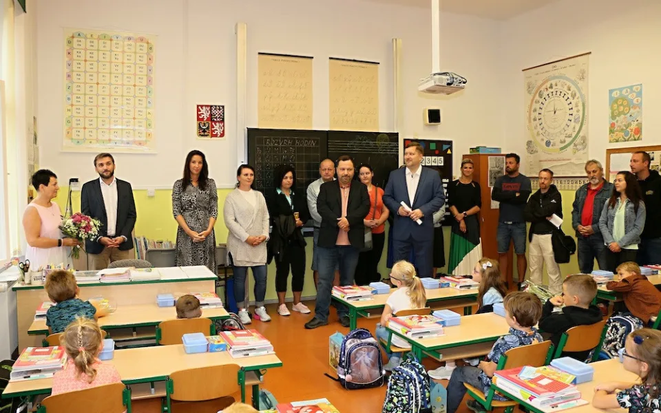 Děti se vrátily do školních lavic. Na přechodech pro chodce dohlíželi policisté