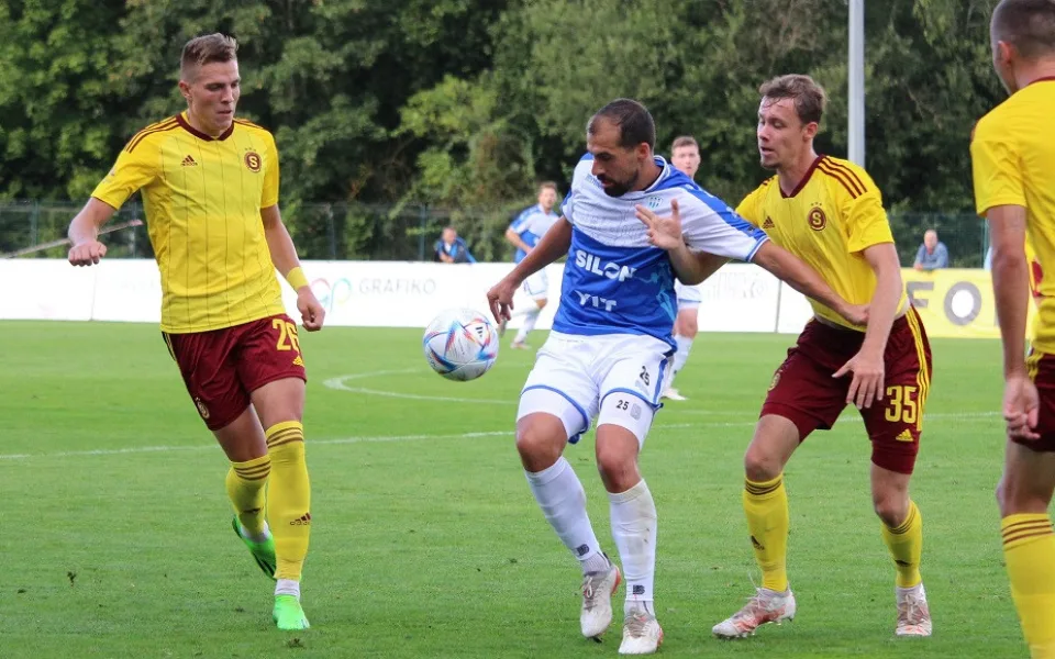 David Ledecký (v modrém) se poprvé střelecky prosadil za Táborsko.