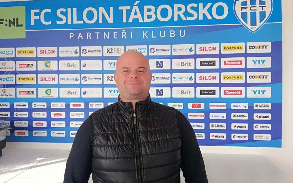 Ze Spojených arabských emirátů do Táborska. Nádvorník povede druholigový klub