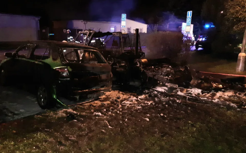 Zaparkovaný obytný vůz zachvátil požár. Explodovala v něm propanbutanová lahev